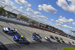 Ricky Stenhouse Jr., Roush Fenway Racing Ford, Jimmie Johnson, Hendrick Motorsports Chevrolet