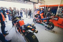 Le garage Red Bull KTM Factory Racing