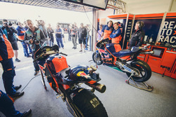 Le garage Red Bull KTM Factory Racing