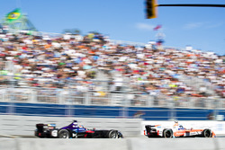 Хосе Мария Лопес, DS Virgin Racing, и Ник Хайдфельд, Mahindra Racing