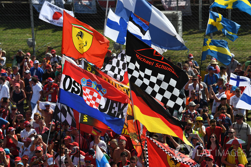 Tifosi e bandiere