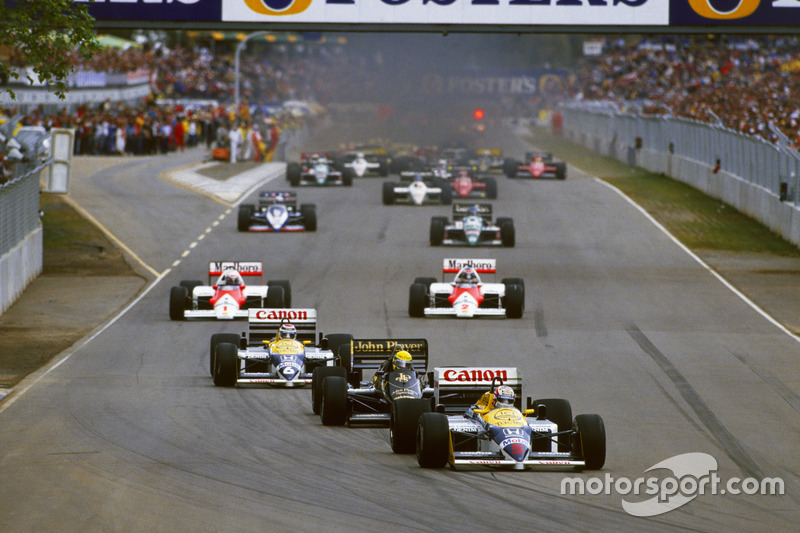 Nigel Mansell, Williams FW11 Honda devant le peloton lors du tour de chauffe