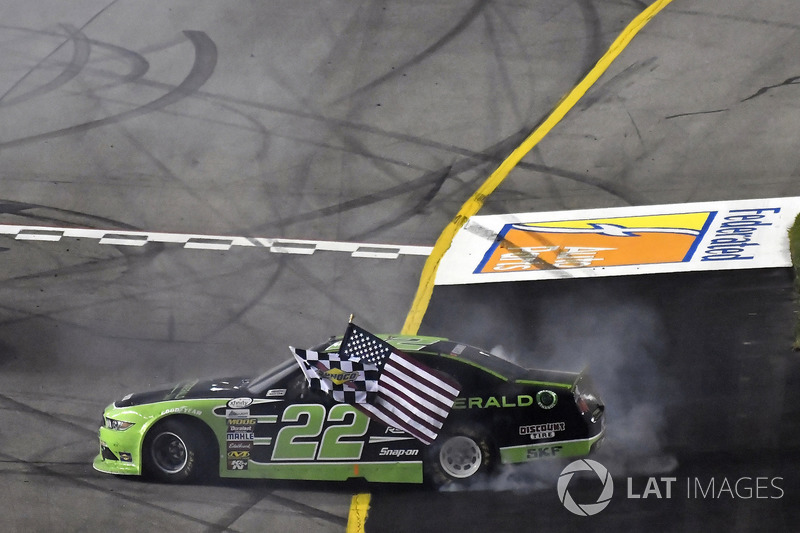 Ganador de la carrera Brad Keselowski, Team Penske Ford