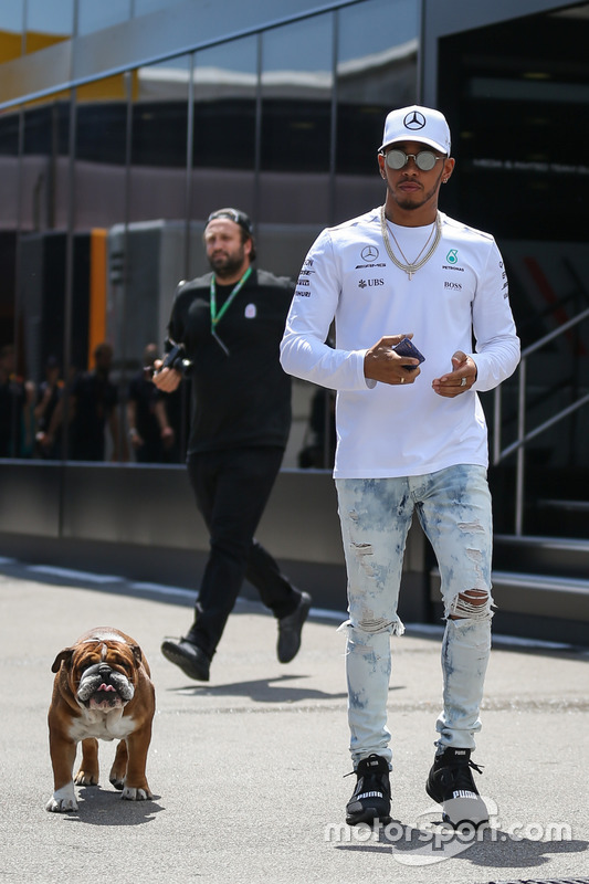 Lewis Hamilton, Mercedes AMG F1, his dog Roscoe