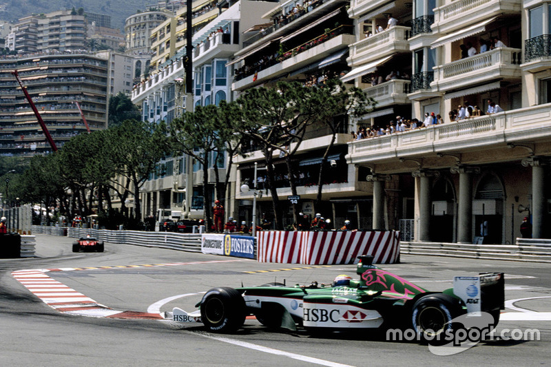 ...Jaguar en el GP de Mónaco 2004 llevaba su logo en ese mismo color