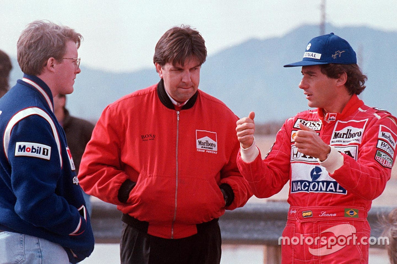 Ayrton Senna speaks with Paul Tracy and Nigel Beresford, Team Penske