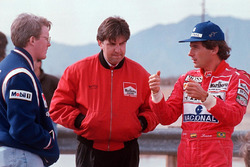 Ayrton Senna speaks with Paul Tracy and Nigel Beresford, Team Penske