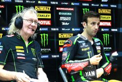 Johann Zarco, Monster Yamaha Tech 3 avec un membre de son équipe