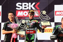 Jonathan Rea, Kawasaki Racing, fête sa victoire sur le podium