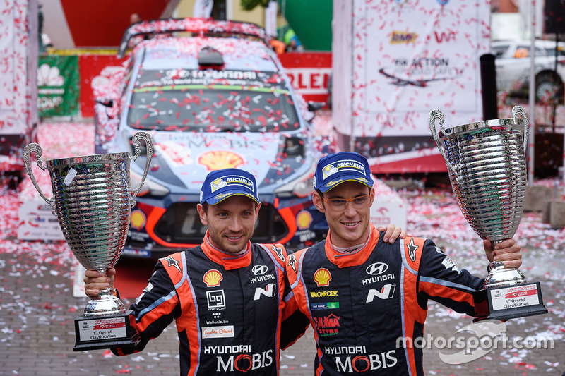 I vincitori Thierry Neuville, Nicolas Gilsoul, Hyundai Motorsport