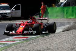 Sebastian Vettel, Ferrari SF70H runs wide into the gravel