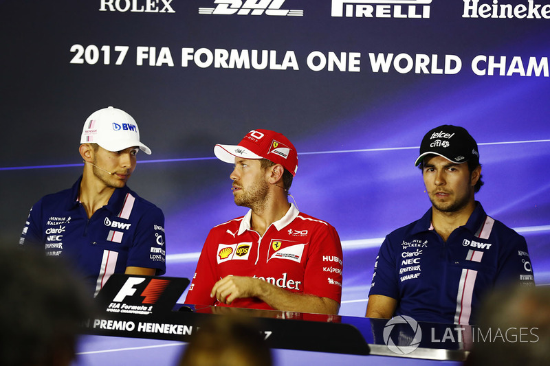 Esteban Ocon, Force India, Sebastian Vettel, Ferrari, Sergio Pérez, Force India en la conferencia de prensa de la FIA