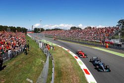  Valtteri Bottas, Mercedes AMG F1 W08, passes Kimi Raikkonen, Ferrari SF70H, in the Parabolica