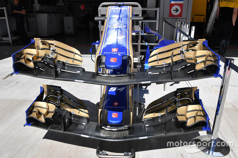 Sauber C36 nose and front wings