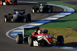 Гуанью Жоу, Prema Powerteam, Dallara F317 – Mercedes-Benz