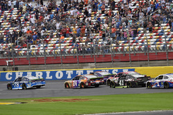 Martin Truex Jr., Furniture Row Racing Toyota and Chase Elliott, Hendrick Motorsports Chevrolet