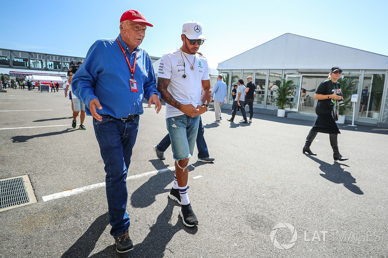 Niki Lauda, Presidente Non-Esecutivo Mercedes AMG F1 e Lewis Hamilton, Mercedes AMG F1