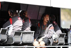 Ayao Komatsu, Haas F1 Engineer on the pit wall gantry