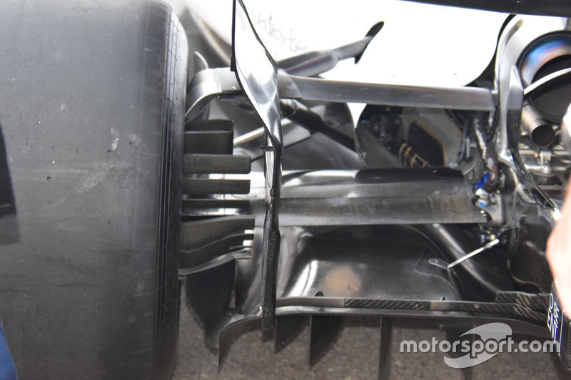 Williams FW 40, arka süspansiyon