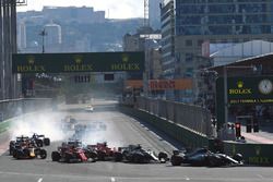 Lewis Hamilton, Mercedes AMG F1 F1 W08 líder en la arrancada