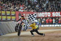 Marc Márquez se lleva la bandera a cuadros