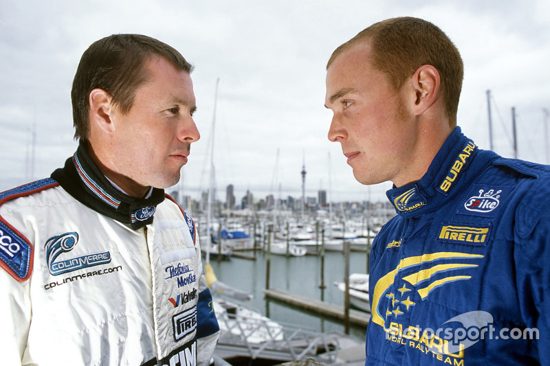 <img class="ms-flag-img ms-flag-img_s1" title="United Kingdom" src="https://cdn-9.motorsport.com/static/img/cf/gb-3.svg" alt="United Kingdom" width="32" /> Colin McRae (izquierda, con Richard Burns) Campeón del Mundo de WRC, en 1995.