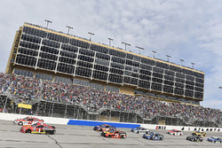 Jamie McMurray, Chip Ganassi Racing Chevrolet and Kyle Larson, Chip Ganassi Racing Chevrolet
