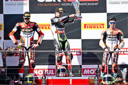 Podium : le vainqueur Jonathan Rea, Kawasaki Racing, le deuxième, Chaz Davies, Ducati Team, le troisième, Marco Melandri, Ducati Team