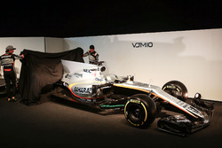 Sergio Perez and Esteban Ocon reveal the Sahara Force India VJM10