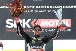 Podio: ganador de la carrera Jonathan Rea, Kawasaki Racing