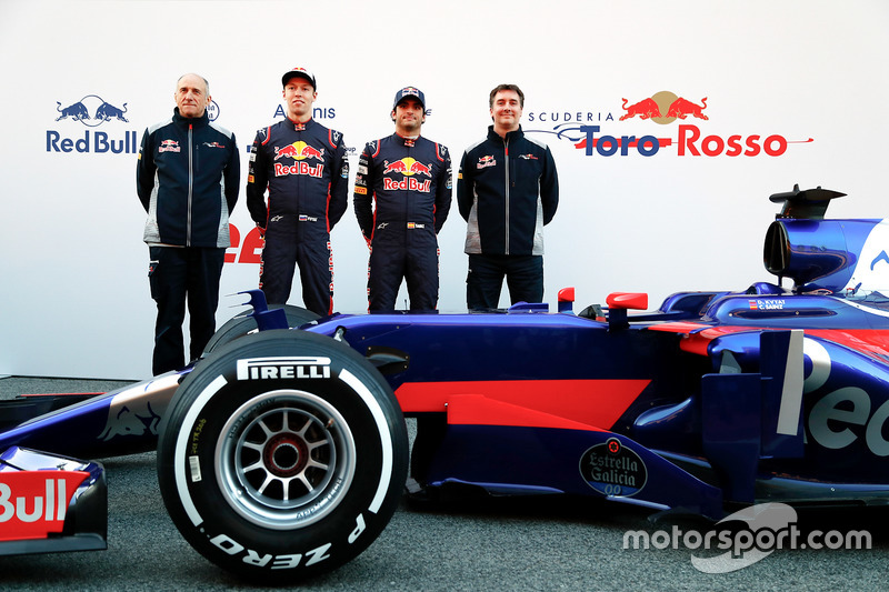 Franz Tost, jefe de equipo de Scuderia Toro Rosso, Daniil Kvyat, Carlos Sainz Jr., Scuderia Toro Rosso STR12, James Key, director técnico de Scuderia Toro Rosso