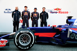 Franz Tost, Scuderia Toro Rosso Team Principal, Daniil Kvyat, Carlos Sainz Jr., Scuderia Toro Rosso STR12, James Key, Scuderia Toro Rosso Technical Director