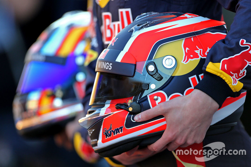 Helmet of Daniil Kvyat, Scuderia Toro Rosso
