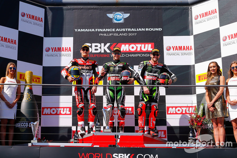 Podio: ganador de la carrera Jonathan Rea, Kawasaki Racing, segundo lugar Chaz Davies, Ducati Team, tercer lugar Tom Sykes, Kawasaki