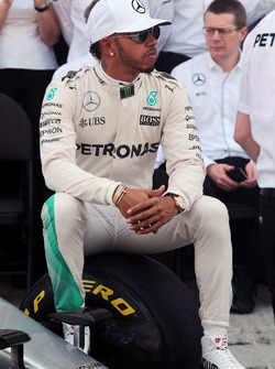 Lewis Hamilton, Mercedes AMG F1 lors d'une photo de l'équipe