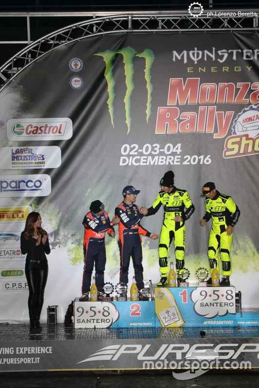 Podio: i vincitori Valentino Rossi e Carlo Cassina, secondo posto per Daniel Sordo e Marc Marti