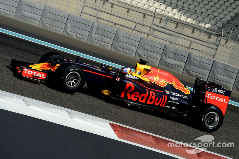 Daniel Ricciardo, Red Bull Racing teste les pneus Pirelli 2017