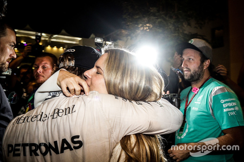 Nico Rosberg feiert den WM-Titelgewinn 2016