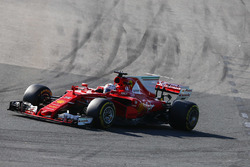 Sebastian Vettel, Ferrari SF70H, leads Max Verstappen, Red Bull Racing RB13, and Lewis Hamilton, Mer