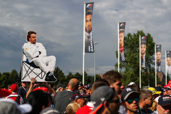 Fans and Fernando Alonso, McLaren banner