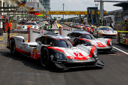 #2 Porsche Team Porsche 919 Hybrid: Timo Bernhard, Earl Bamber, Brendon Hartley, #1 Porsche Team Porsche 919 Hybrid: Neel Jani, Andre Lotterer, Nick Tandy