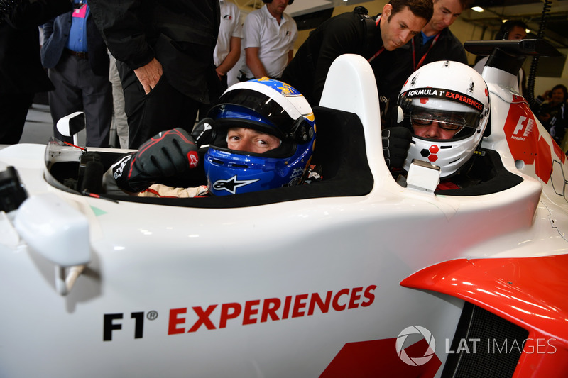 Дэвид Салинс, F1 Experiences, и журналист Джонатан Нобл