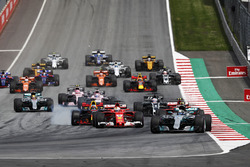 Start: Valtteri Bottas, Mercedes AMG F1 W08, führt