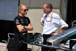 Valtteri Bottas, Mercedes AMG F1 und Tony Ross, Mercedes AMG F1, Renningenieur