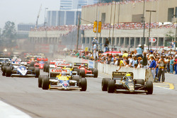 Ayrton Senna, Lotus 98T Renault, leads Nigel Mansell, Williams FW11 Honda, at the start