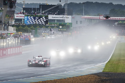 #7 Audi Sport Team Joest Audi R18: Marcel Fassler, Andre Lotterer, Benoit Tréluyer