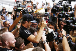 Race winner Nico Rosberg, Mercedes AMG F1 celebrates the Constructors title