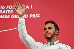 Lewis Hamilton, Mercedes AMG F1 fête sa troisième place sur le podium