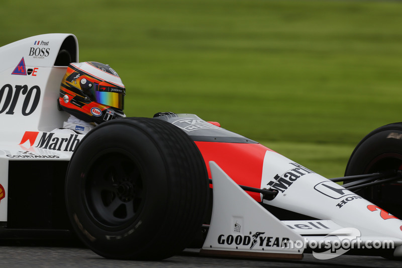 Stoffel Vandoorne,Piloto de prueba y de reserva de McLaren, en el coche de Alain Prost McLaren MP4/5 Honda