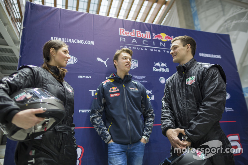 Daniil Kvyat participa de evento com equipe russa de bobsled